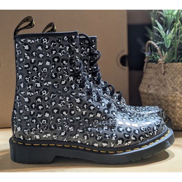Dr. Martens 1460 Women's Gray Loud Leopard Smooth Leather Lace Up Boots UK 5 NIB - Picture 4 of 15